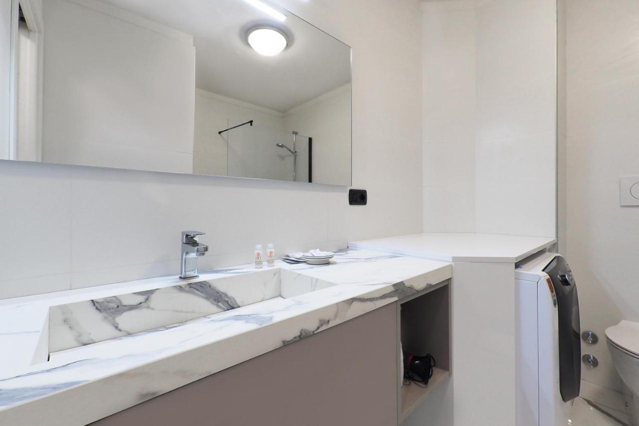 Duomo Luxury Apartment IV Милано Екстериор снимка