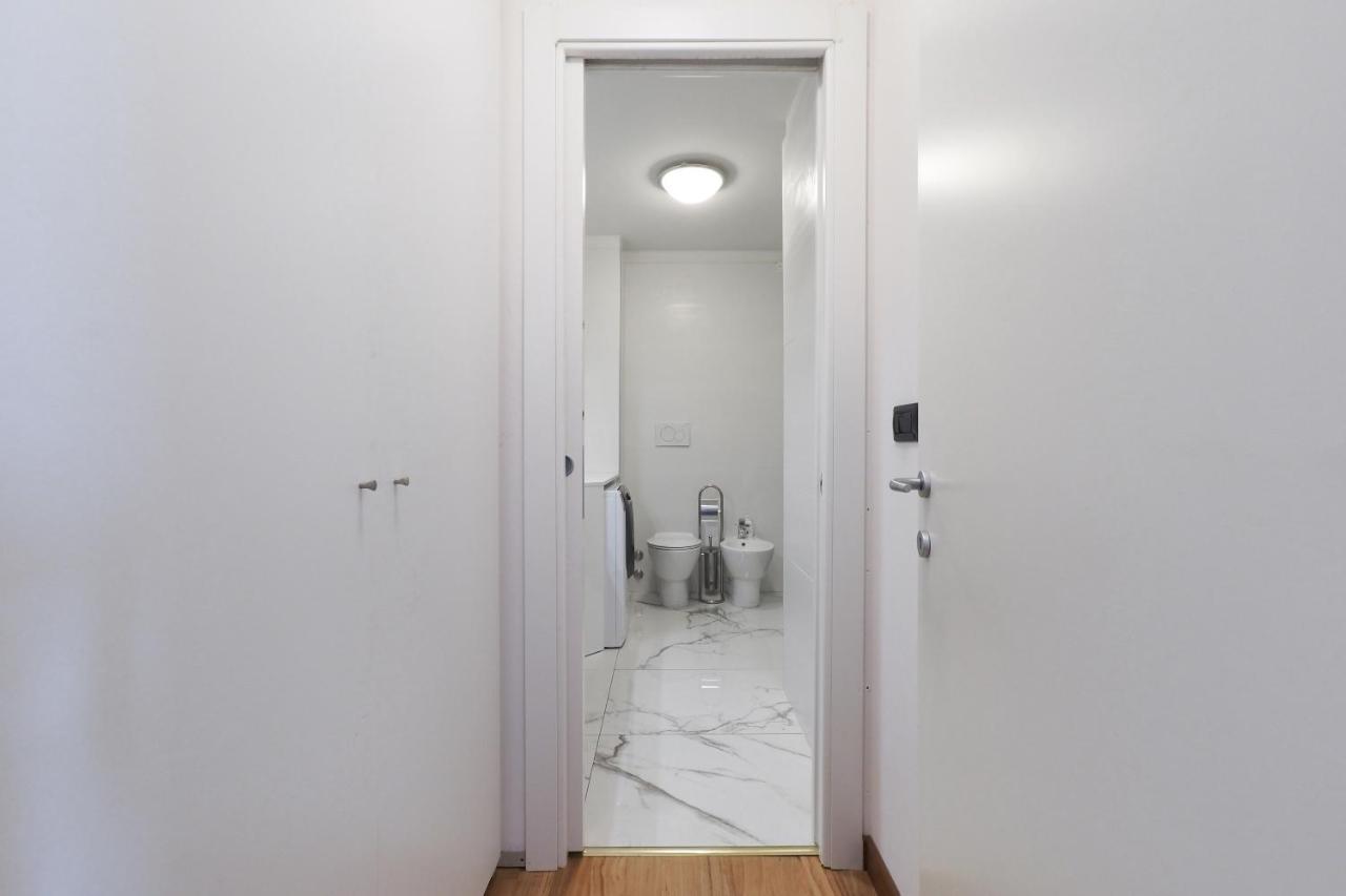 Duomo Luxury Apartment IV Милано Екстериор снимка